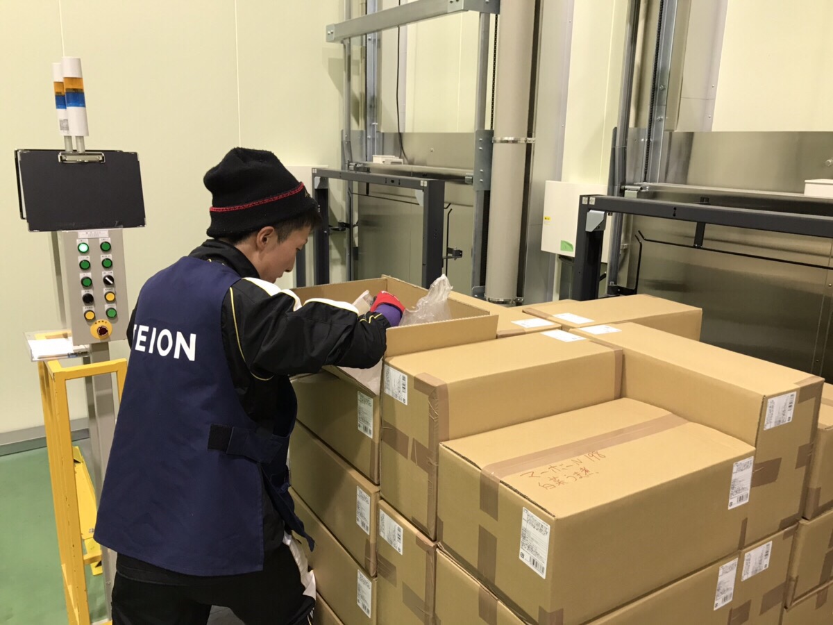 自動倉庫は便利です。冷凍商品が冷凍庫に入らなくても商品をとれます。
