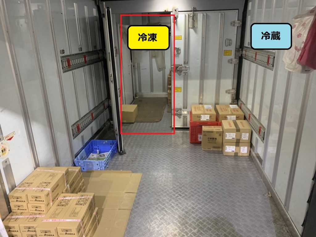 冷凍商品、冷蔵商品を二層車両で同時に配送します。