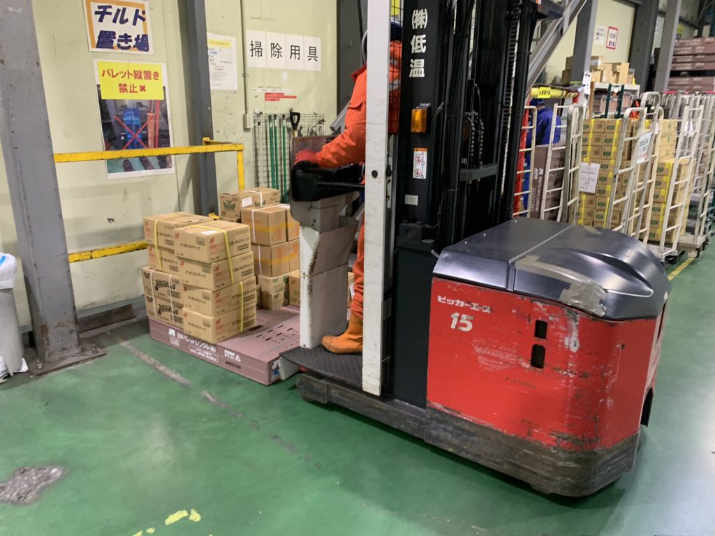冷凍食品は入荷後、速やかに格納してます